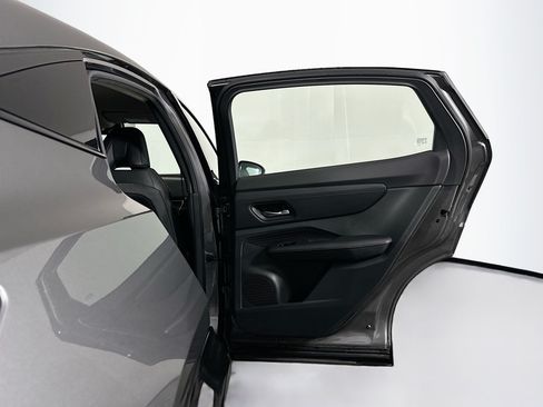 Used 2024 Nissan Ariya AWD image 30