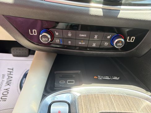 Used 2022 Buick Enclave Avenir FWD image 19