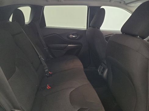 Used 2019 Jeep Cherokee Latitude w/ Popular Appearance Group FWD image 19
