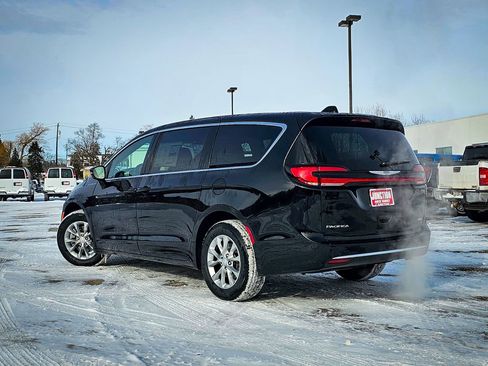 New 2026 Chrysler Pacifica Select image 5