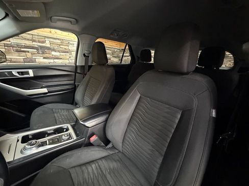 Used 2021 Ford Explorer XLT AWD/4WD image 13