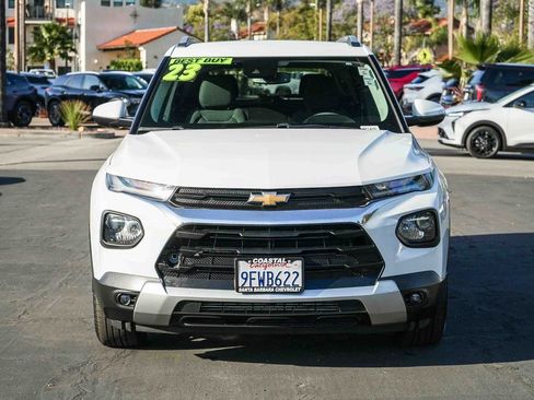 Used 2023 Chevrolet TrailBlazer LT w/ Convenience Package FWD image 2
