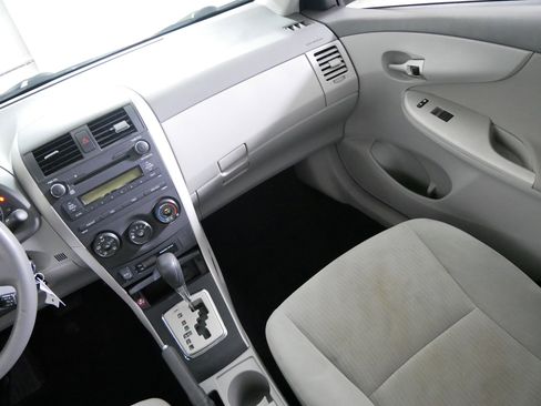 Used 2010 Toyota Corolla LE image 11