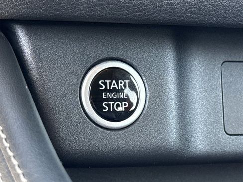 Certified 2021 Nissan Rogue Platinum image 42