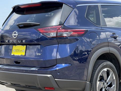 Used 2024 Nissan Rogue SV w/ SV Premium Package FWD image 11