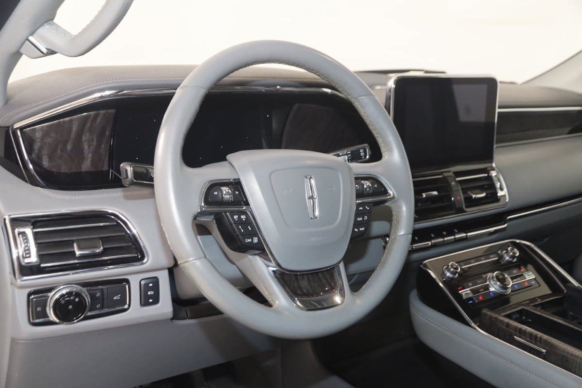 Used 2018 Lincoln Navigator Reserve w/ Technology Package AWD/4WD image 6