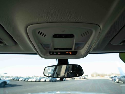 Used 2019 Chevrolet Traverse LT image 18