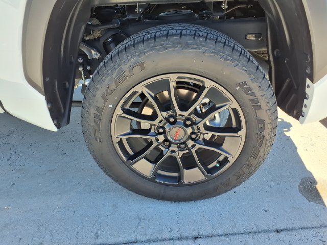 Used 2025 Toyota Tundra SR5 w/ SR5 Premium Package AWD/4WD image 27