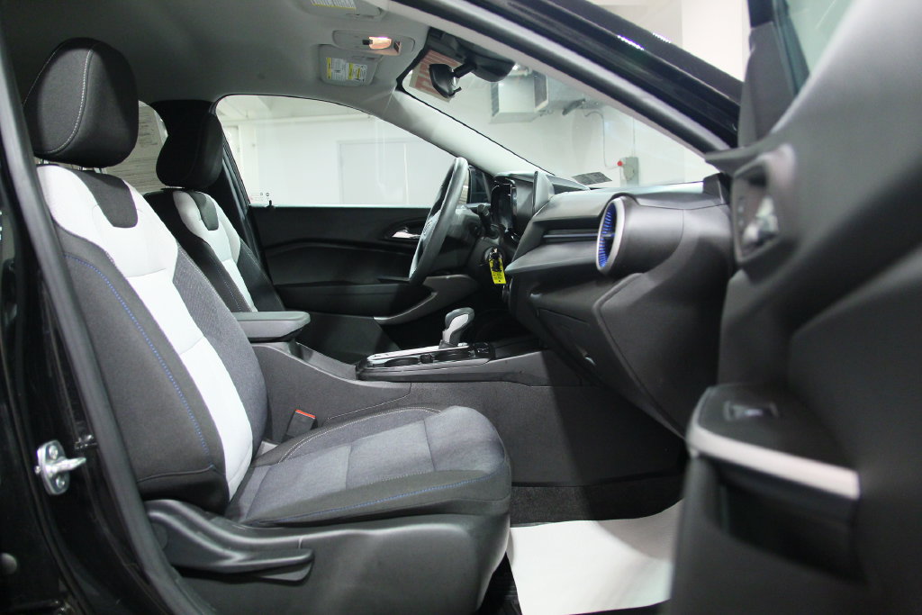 Used 2025 Chevrolet Trax LS w/ LS Convenience Package FWD image 19