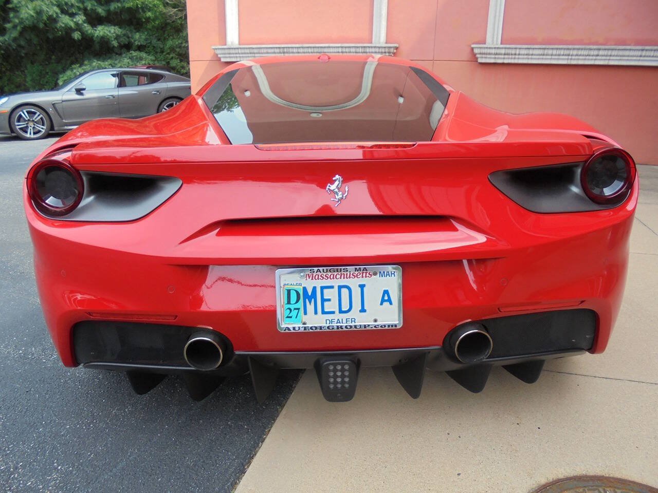 Used 2017 Ferrari 488 GTB RWD image 8