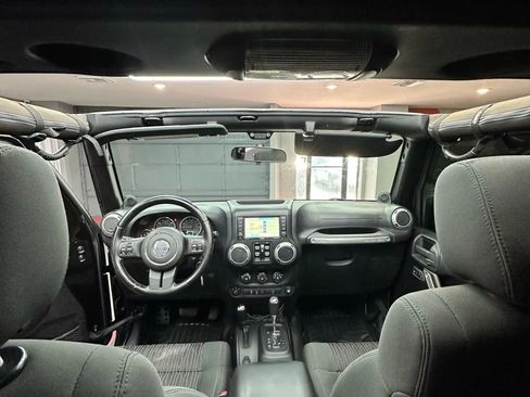 Used 2012 Jeep Wrangler Unlimited Sahara w/ Dual Top Group AWD/4WD image 21