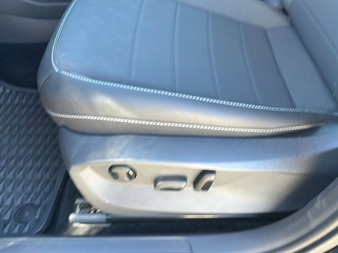 Used 2024 Volkswagen Taos SE w/ MDO Package image 15