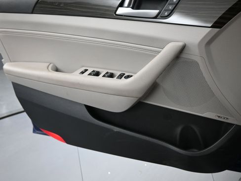 Used 2016 Hyundai Sonata Limited w/ Option Group 04 image 16