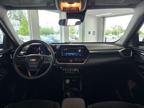 Used 2025 Chevrolet TrailBlazer LT AWD/4WD image 34