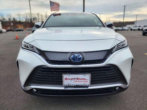 Used 2024 Toyota Venza XLE image 2