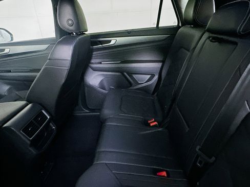 Used 2025 Volkswagen Atlas Cross Sport SE image 27