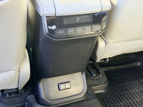 Used 2023 Toyota Highlander XLE image 25