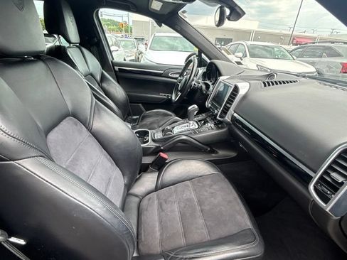 Used 2018 Porsche Cayenne Platinum Edition AWD/4WD image 23