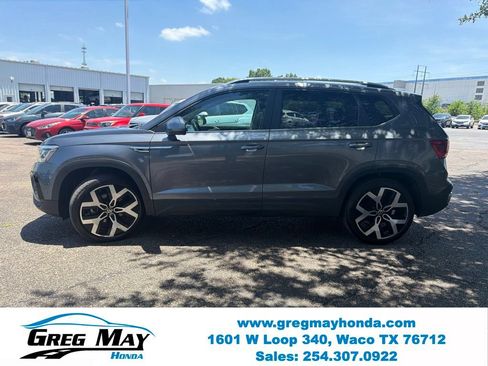 Used 2022 Volkswagen Taos SEL w/ Panoramic Sunroof Package AWD/4WD image 7