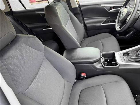 Used 2025 Toyota RAV4 XLE image 19