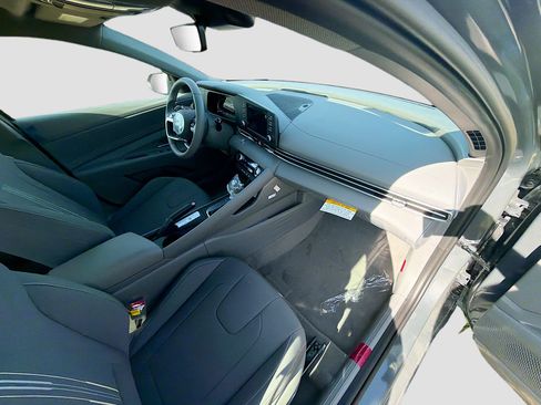 New 2026 Hyundai Elantra Sport FWD image 21