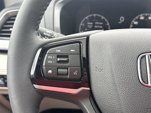 Used 2026 Honda Odyssey EX-L image 17