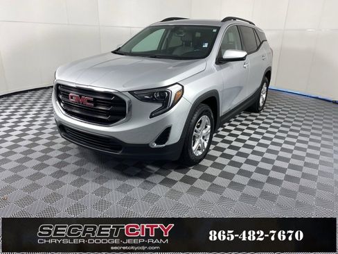 Used 2018 GMC Terrain SLE w/ Driver Convenience Package image 3
