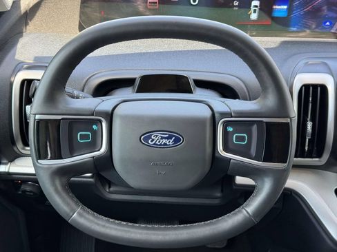Used 2025 Ford Expedition Max Active AWD/4WD image 10