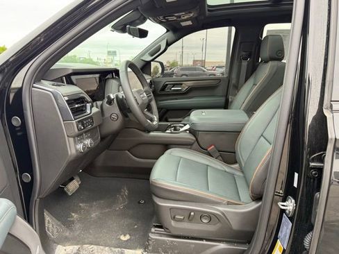 Used 2026 GMC Yukon AT4 w/ AT4 Premium Package AWD/4WD image 2