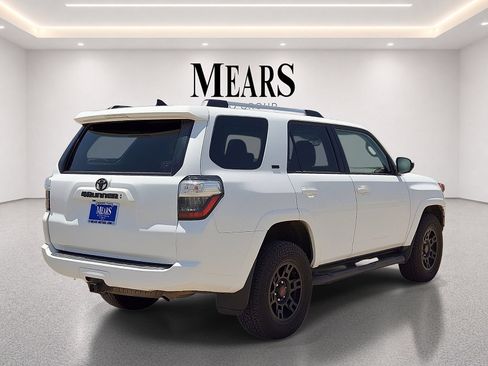 Used 2022 Toyota 4Runner SR5 AWD/4WD image 5