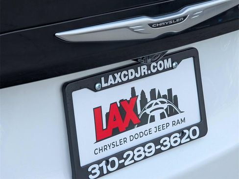 Used 2023 Chrysler Voyager LX image 5