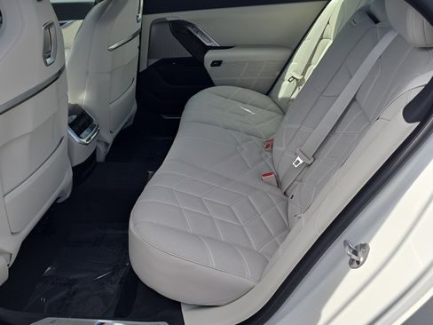 New 2026 BMW 750e xDrive image 16