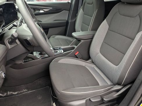 Used 2025 Chevrolet TrailBlazer LT AWD/4WD image 16