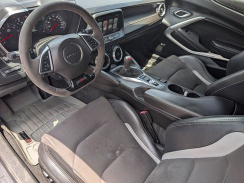 Used 2018 Chevrolet Camaro SS RWD image 7
