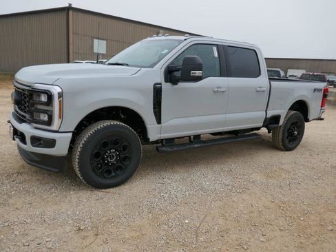 New 2026 Ford F250 Lariat w/ Black Appearance Package image 8