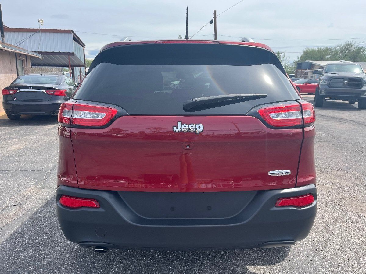 Used 2017 Jeep Cherokee Latitude w/ Comfort/Convenience Group FWD image 6