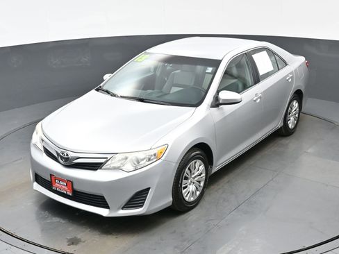 Used 2013 Toyota Camry LE image 29