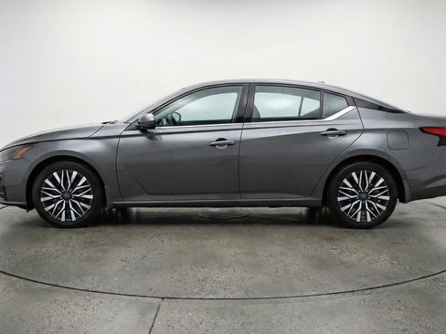Used 2025 Nissan Altima 2.5 SV image 5
