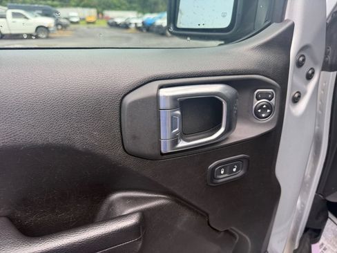 Used 2024 Jeep Wrangler Unlimited Rubicon 4xe AWD/4WD image 19