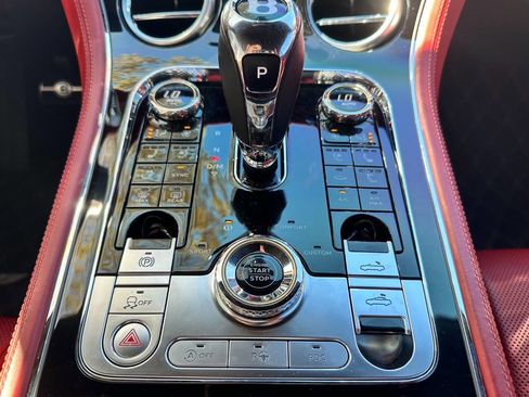 Used 2020 Bentley Continental GT image 32
