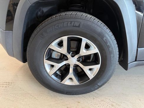 Used 2018 Jeep Cherokee Trailhawk w/ Quick Order Package 27L AWD/4WD image 33