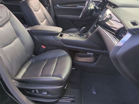 Used 2021 Cadillac XT6 Sport image 28