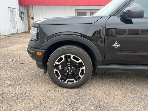 Used 2023 Ford Bronco Sport Outer Banks w/ Tech Package image 2