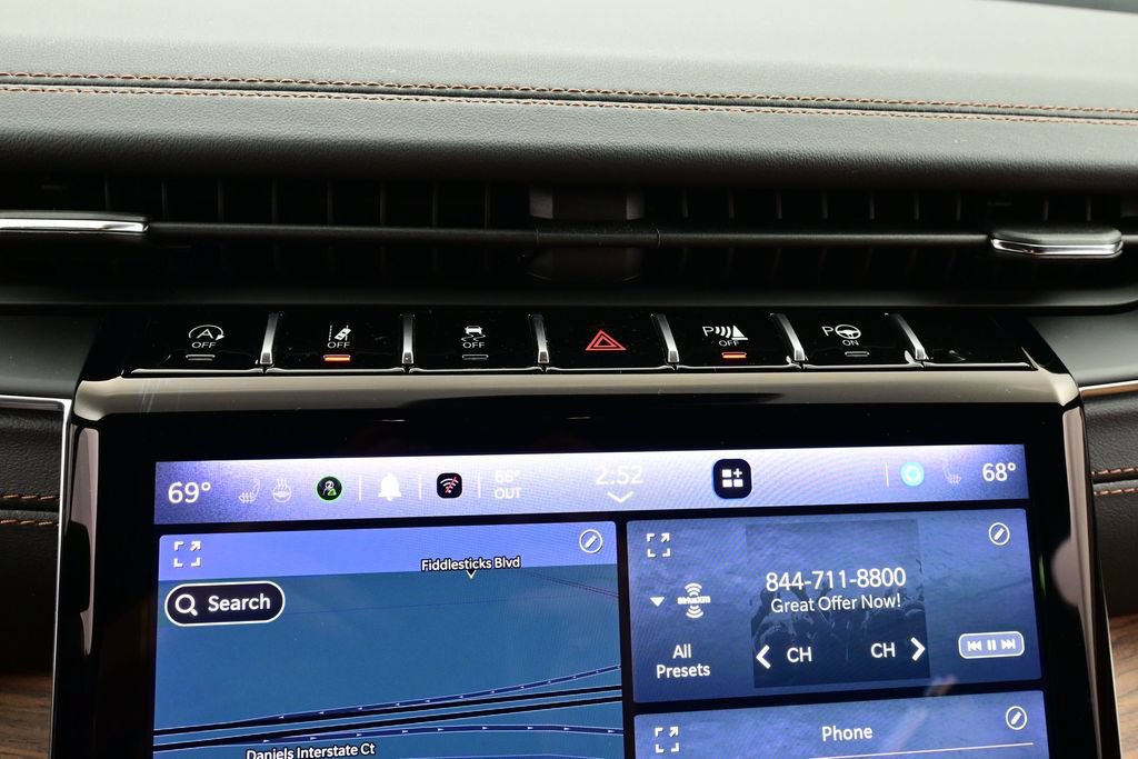 Used 2024 Jeep Grand Cherokee Summit w/ Luxury Tech Group V AWD/4WD image 12