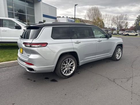 Used 2022 Jeep Grand Cherokee L Summit w/ Luxury Tech Group V image 9