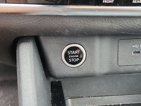Used 2023 Nissan Rogue SV FWD image 17