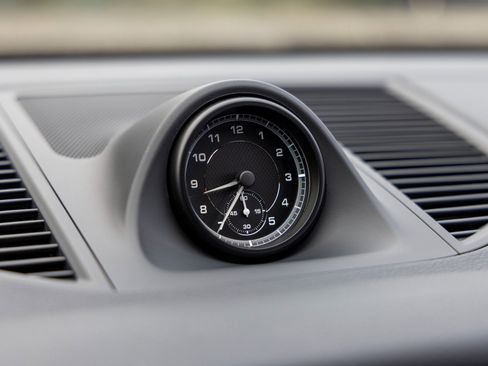 Certified 2025 Porsche Macan image 31