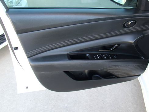 Used 2025 Hyundai Elantra Sport FWD image 20