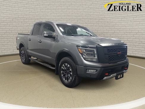 Used 2022 Nissan Titan PRO-4X w/ Pro-4x Convenience Package AWD/4WD image 3