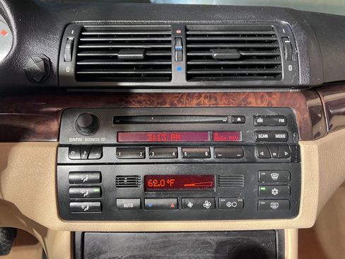 Used 2002 BMW 325Ci 325Ci Coupe 2D image 23